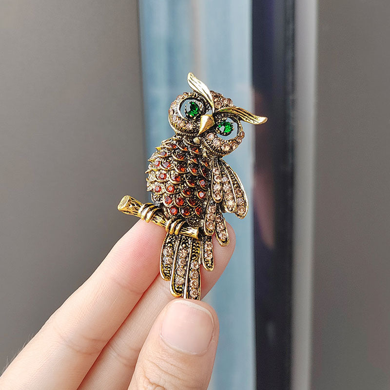 Luxury Diamond-Studded Blue Owl Brooch Pin 1