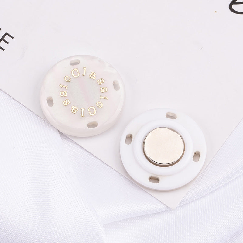 Invisible button for coats and bags