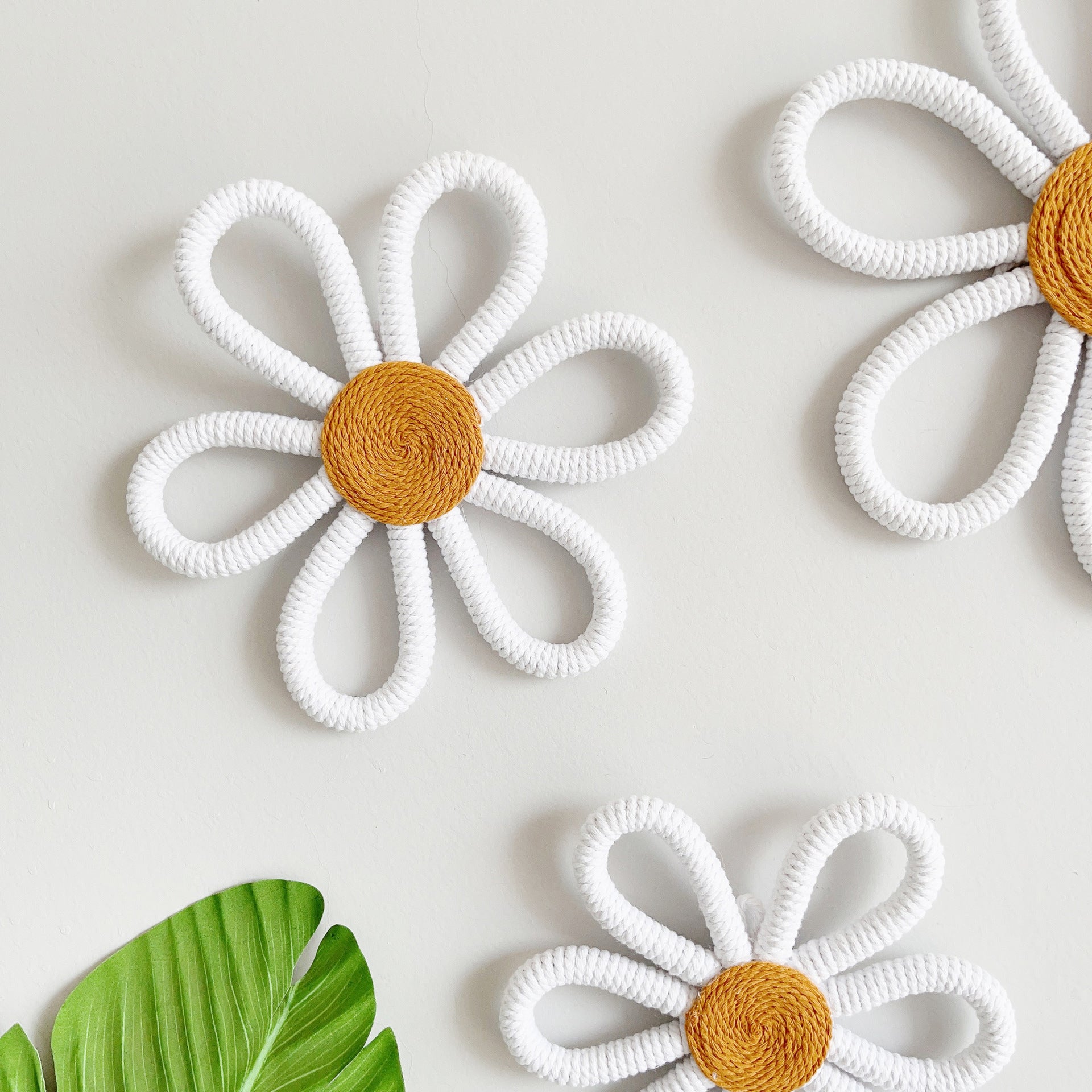 Child's wall art with daisy design