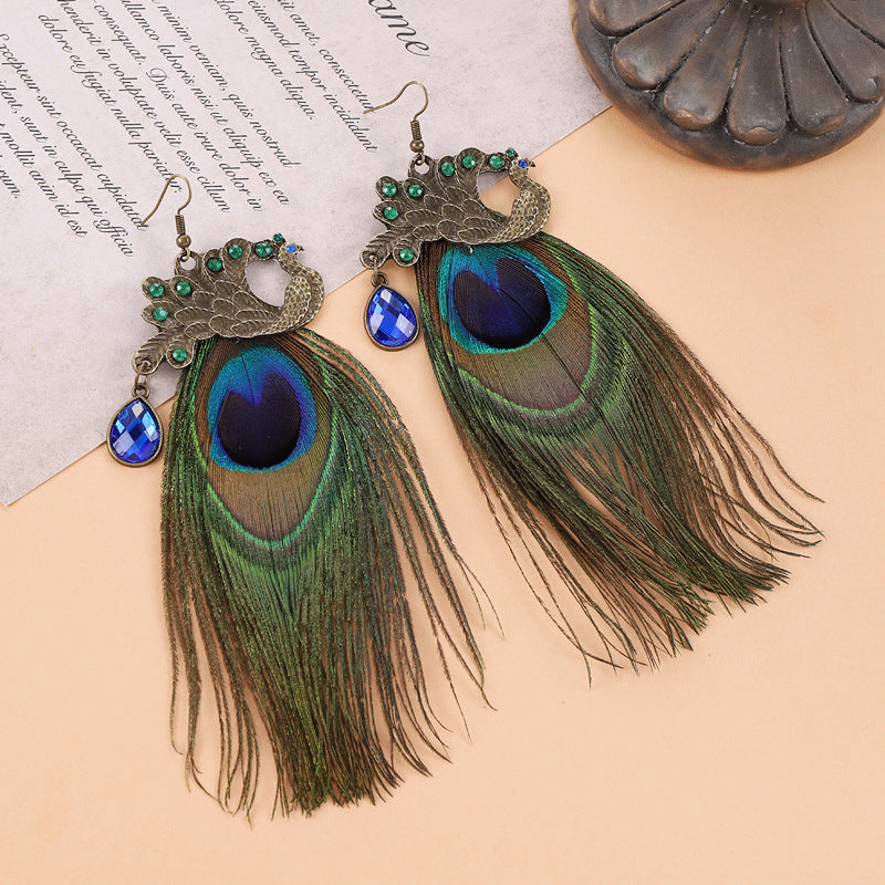 Artistic Feather Earrings Design - Image 4