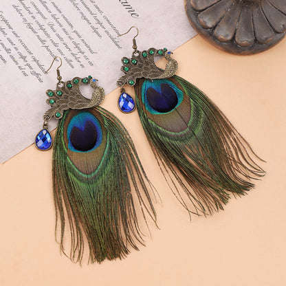 Artistic Feather Earrings Design - Image 4