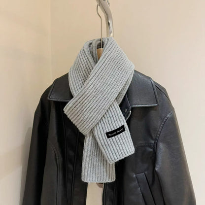 Cozy knitted scarf gray