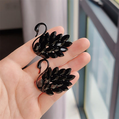 Alloy fashionable brooch in swan shape