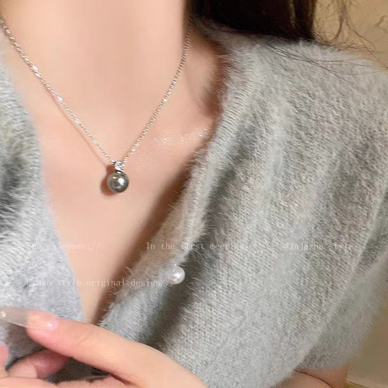 Chic Women's Silver Pearl Necklace Image 1