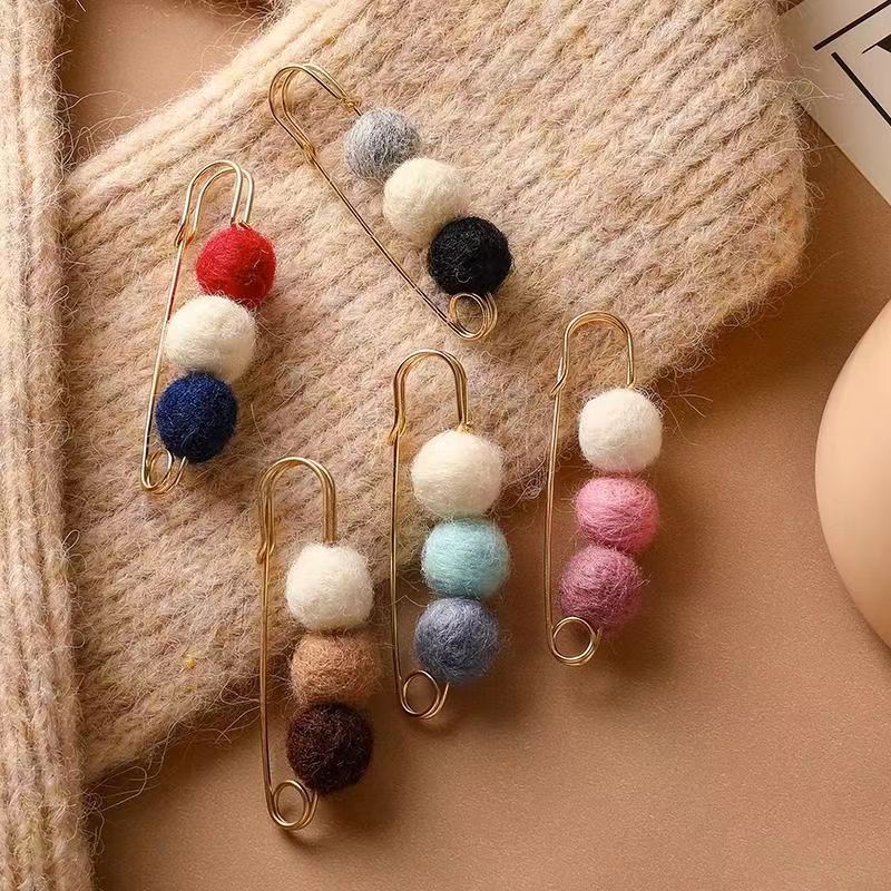 Winter accessory with adjustments