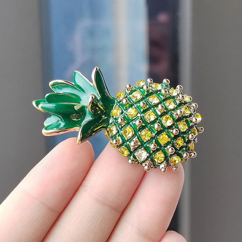 Pineapple brooch close up