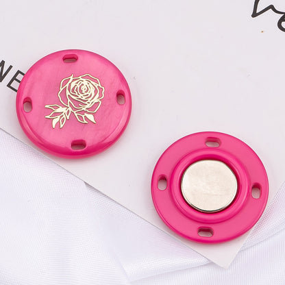 Invisible button for coats and bags