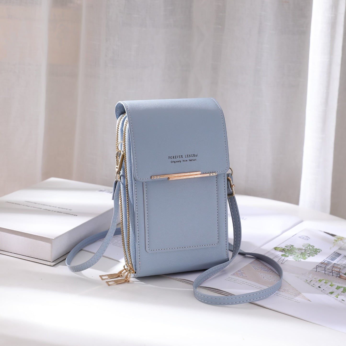 Green urban minimalist shopping bag