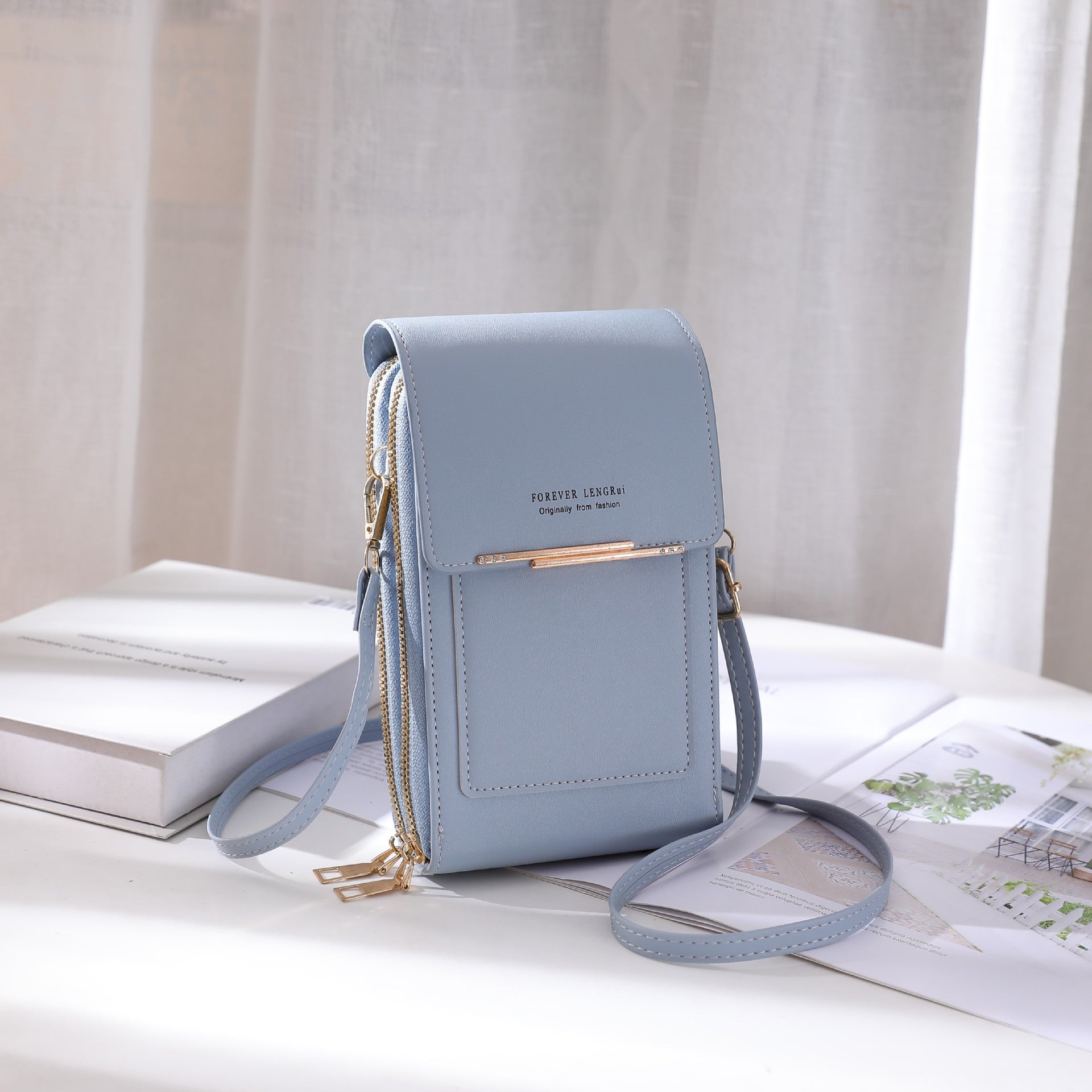 Green urban minimalist shopping bag