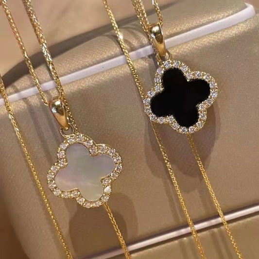 Layered fashion with the four-leaf clover necklace