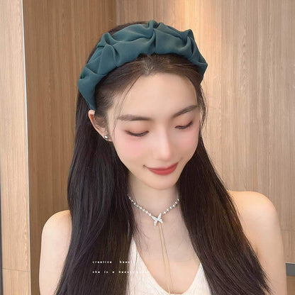 Stylish wrinkled wide hairband in use