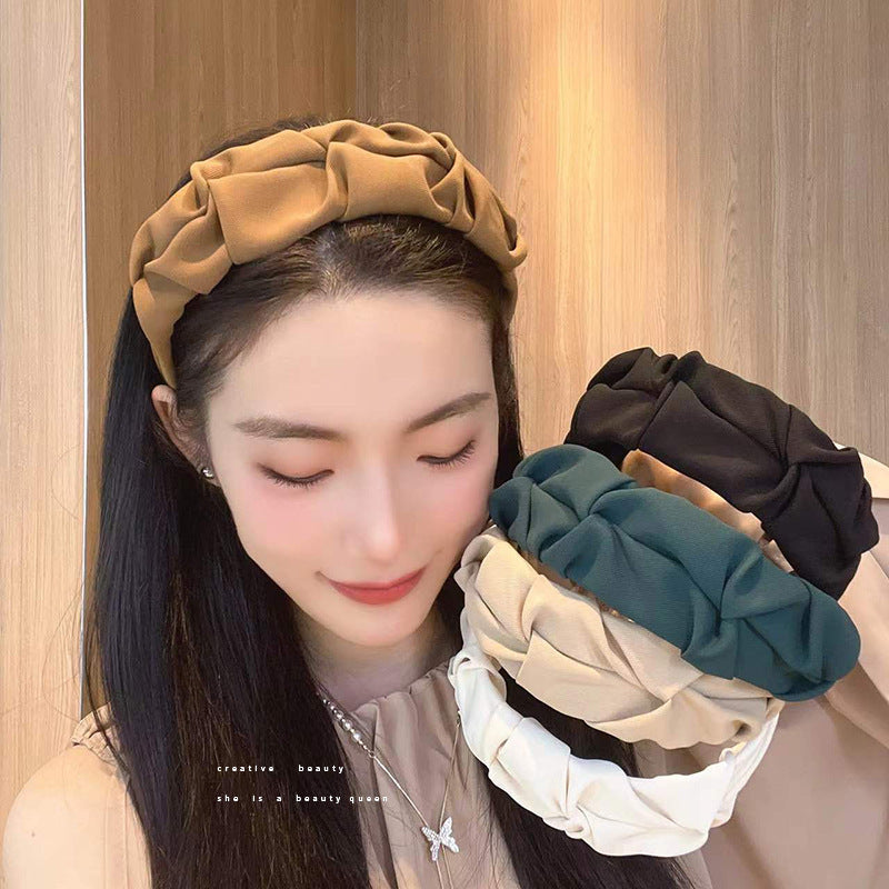 Stylish wrinkled wide hairband on model