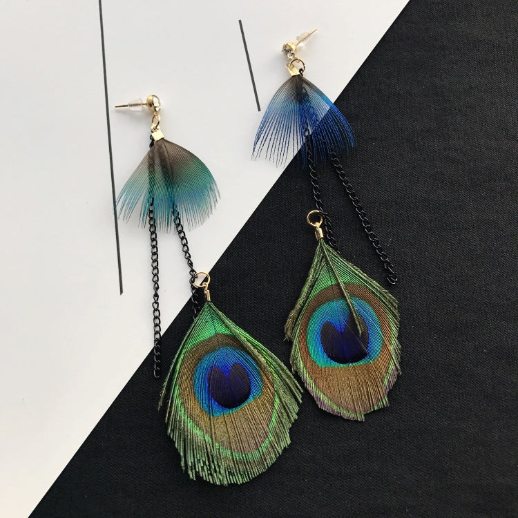Artistic Feather Earrings Design - Image 4