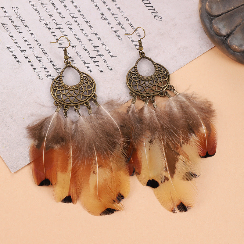 Artistic Feather Earrings Design - Image 4