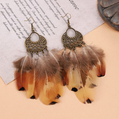 Artistic Feather Earrings Design - Image 4