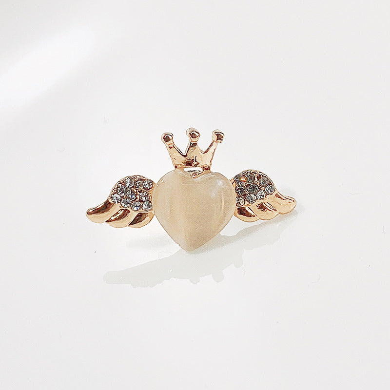 Durable brooch for everyday fashion accessories