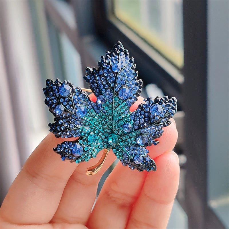 Versatile Alloy Brooch for Fashion - Image 5