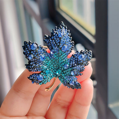 Versatile Alloy Brooch for Fashion - Image 5